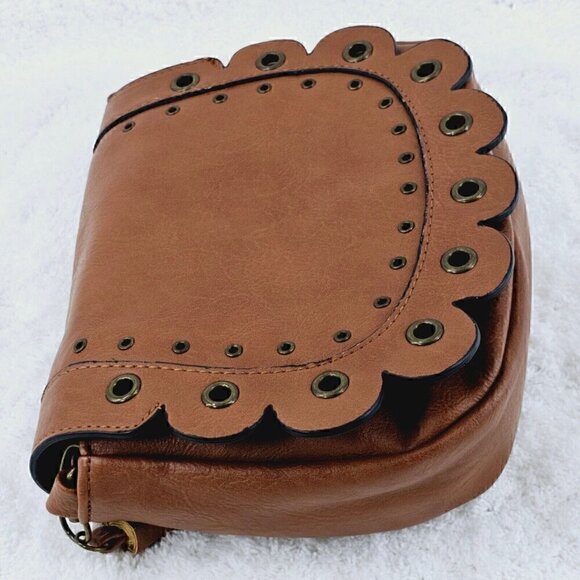 Madden Girls Camel Brown Faux Leather Scalloped Saddle Bag Crossbody Tassel - Picture 8 of 16